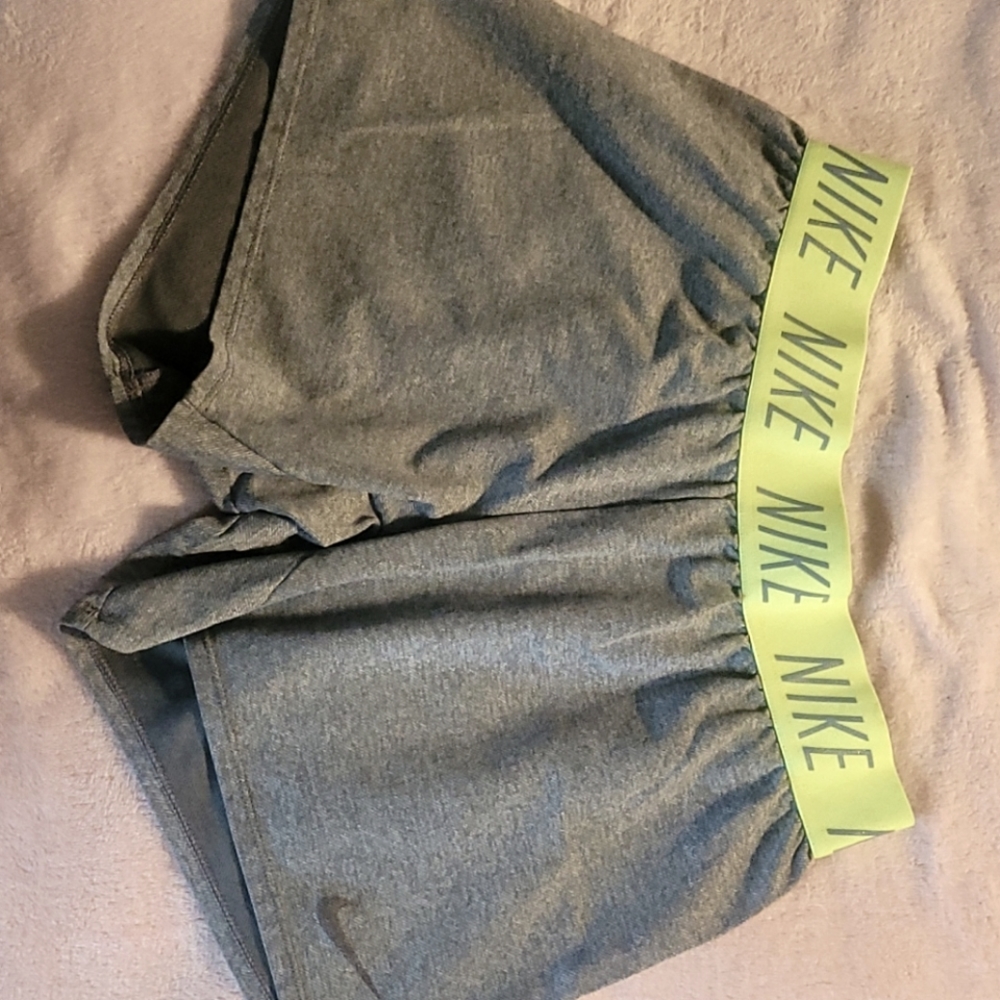 Nike shorts youth XL